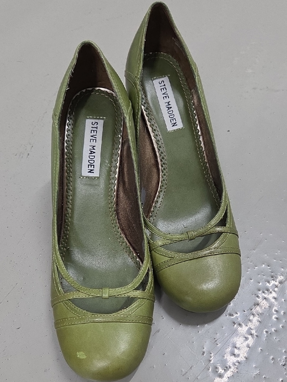 Steve Madden Olive Green Leather Round-Toe Flats with Bow Accent